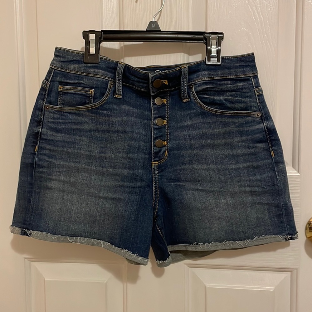 Universal Threads size 10 button down front denim shorts like new.